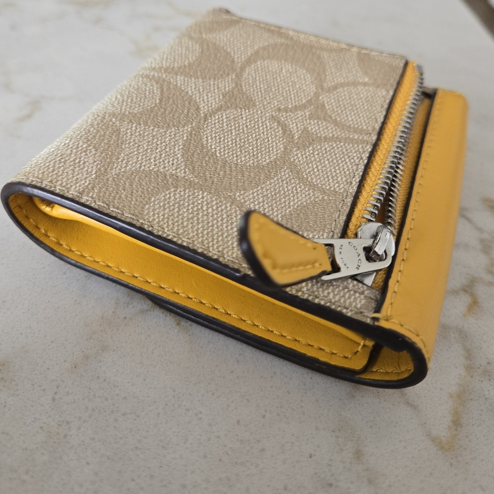 Coach Signature Wallet - Picture 10 of 14